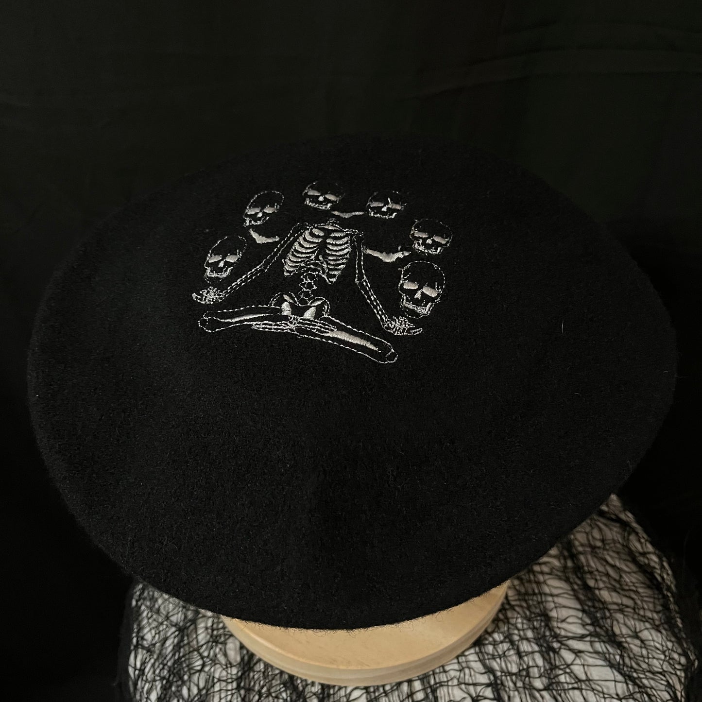 Juggling Skeleton Heads Beret